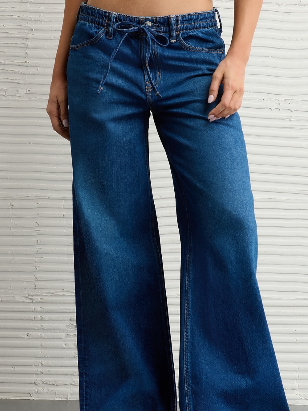 AE Dreamy Drape Strigid Low-Rise Ultra Wide-Leg Jean
